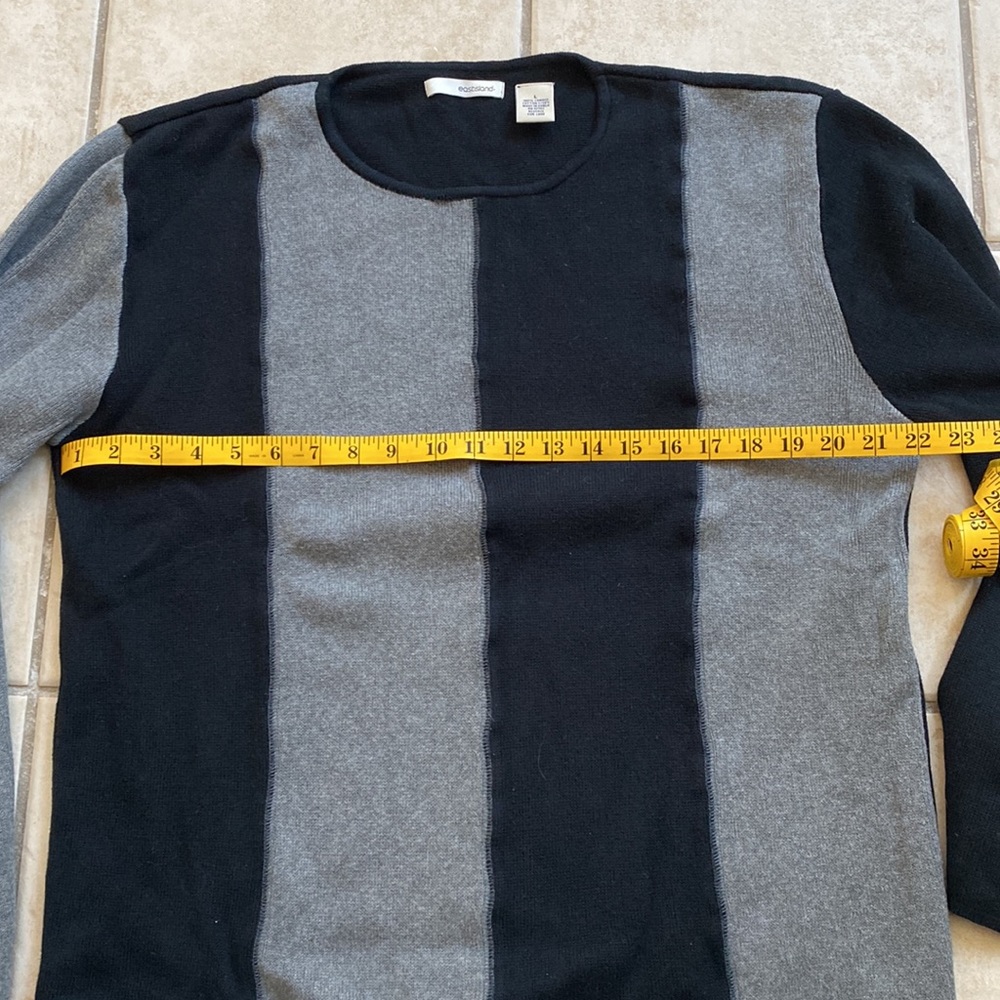 Black & Gray Color Block Sweater - Picture 4 of 5